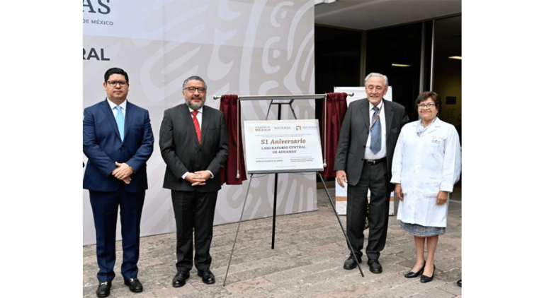 4_com_prensa_40